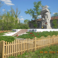 Памятник войнам ВОВ "Скорбящая мать" в с.Шклово