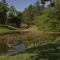 Фасадный пруд