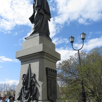 Памятник Пахтусову, другой ракурс