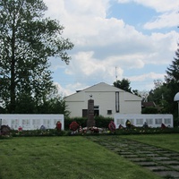 Мемориал у церкви