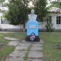 Никольское. Памятник Ленину.