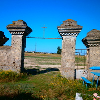 Ворота на "военное" кладбище.
