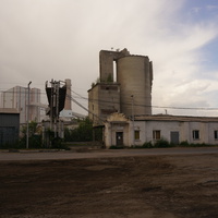 Щуровский цементный завод, бывшие центральные ворота.