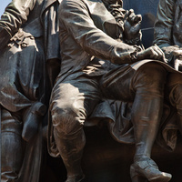 Скульптура князя Безбородко на памятнике Екатерине Великой