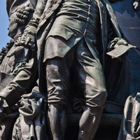 Скульптура поэта Державина на памятнике Екатерине Великой