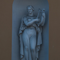 Статуя на Александринском театре