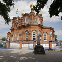 Свято -Покровский храм и поклонный крест