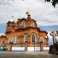 Свято-Покровский храм и поклонный крест