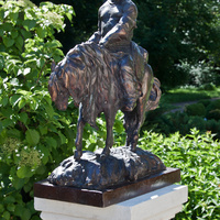 Скульптура "Русич" в Ботаническом саду