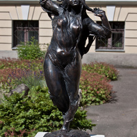 Скульптура "Язычница" в Ботаническом саду