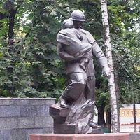 Памятник пожарнику.