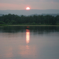 закат над озером