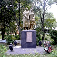 Братская могила 57 советских воинов