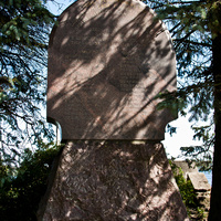 Памятник героям - революционерам на острове Ореховый
