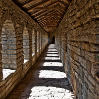 Внутри стены крепости