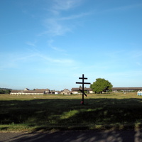 Поклонный крест на месте разрушенного храма
