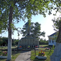 Памятник в честь воинов-земляков, погибших на фронтах ВОВ