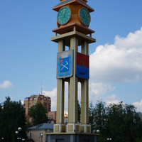Сквер поколений, башня с часами с боем и гимном России