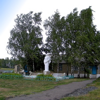 Памятник на братской могиле 28 воинов Советской Армии