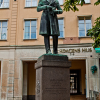 Памятник Ларсу Йохану Хиерта