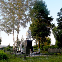 Братская могила 236  советских воинов в селе Ржавец