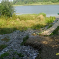Поток Словенских ключей в Городищенское озеро