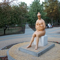 Скульптура «Материнство»