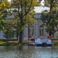 Павильон "Зал на острову"