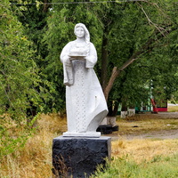 Единственная сохранившаяся скульптура 50 -ых годов при въезде в хутор