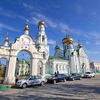 Центральные ворота Свято-Троицкого храма