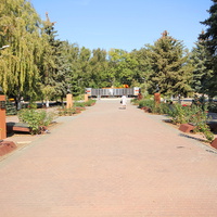Аллея Героев Батайска в парке