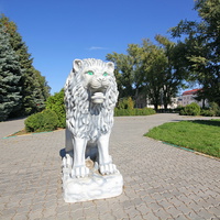 "Лев" в парке