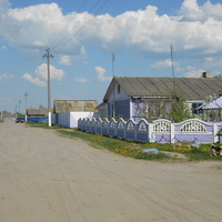 улочка ведущая на ул. Ленина и дом с беседкой на углу ул. Садовой