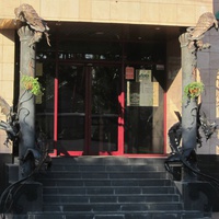 улица Федоровский Ручей, драконы охраняют вход в банк