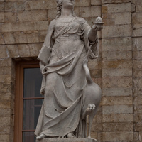Статуя "Бдительность" на фасаде Большого Гатчинского дворца