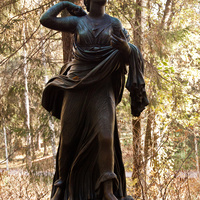 Статуя в Павловском парке