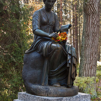 Статуя музы Клио