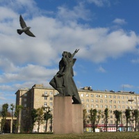Памятник Героическому Комсомолу, другой ракурс
