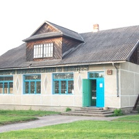 сільський магазин "Товари повсякденного попиту" збудований у 1976р.