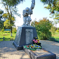 Братская могила воинов погибших в боях за хутор в Великую Отечественную войну