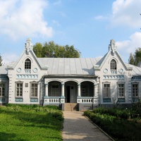 Главный дом усадьбы братьев Бергманов.  п.г.т. Соленое