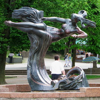 Скульптура возле бювета №1 (нижний)