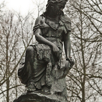 Статуя в парке Хирве
