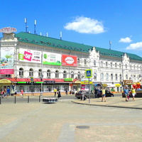 г. Пенза, бывшая гостиница  «Сура» , ныне ТЦ «Гостиный двор» ул.Московская.