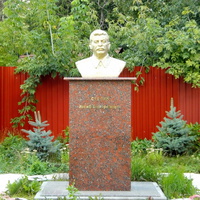 г. Пенза, бюст генералиссимуса И. В. Сталина.Установлен  15 июля 2011 г.