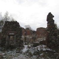 Руины хозпостроек и конюшни во Всеволожске