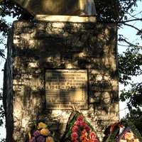 Памятник на братской могиле в селе Караичное