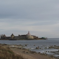 Вид на крепость Орешек с берега Шереметьевки