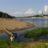 Устье речки Мирожа и городской пляж на реке Великая