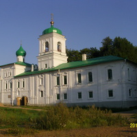 Стефаниевский надвратный храм с центральным входом в Мирожский мужской монастырь